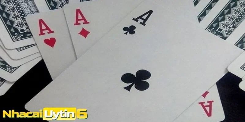 Quan sát đối thủ để đoán giá trị bài cào và điều chỉnh cách chơi